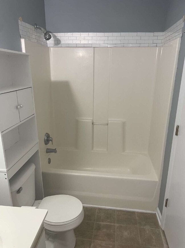 Building Photo - Two Bedroom, 1.5 Bath Townhome-201 Mesa Ln.