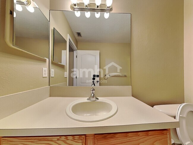 Building Photo - 2722 Billingham Dr