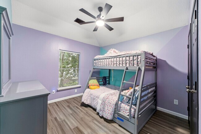 Building Photo - 34 Firethorn Pl