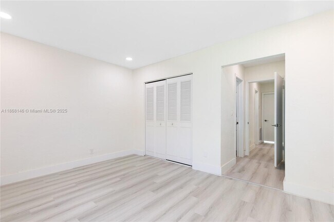 Building Photo - 7003 NW 99th Ave