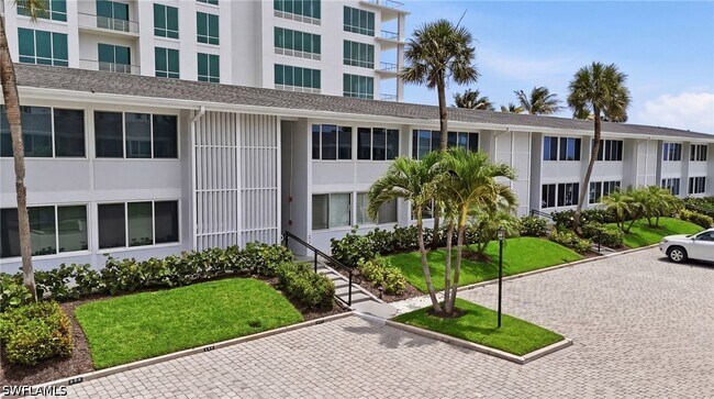 Building Photo - 1065 Gulf Shore Blvd N
