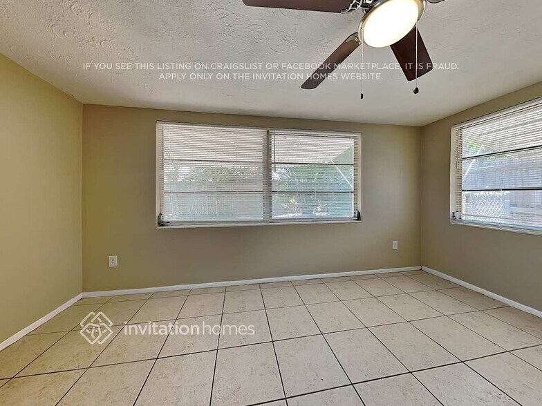 Building Photo - 3402 Eisenhower Dr
