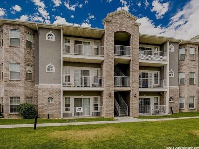 Building Photo - Bedroom Available in Provo