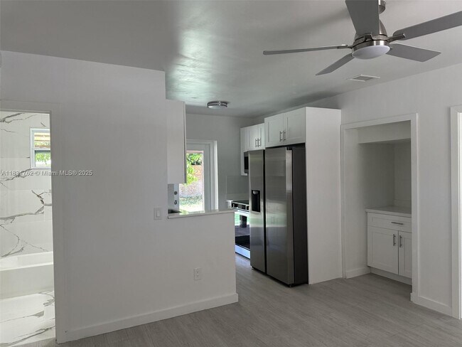 Building Photo - 1754 NE 48th Ct