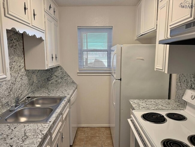 Building Photo - 1611 Bell St