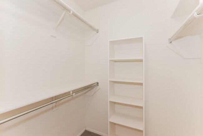 Building Photo - 2637 Remmington Dr