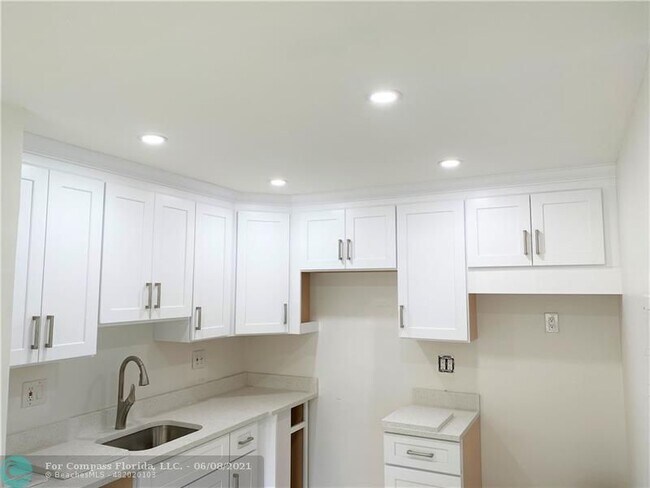 Building Photo - 954 Normandy Trail