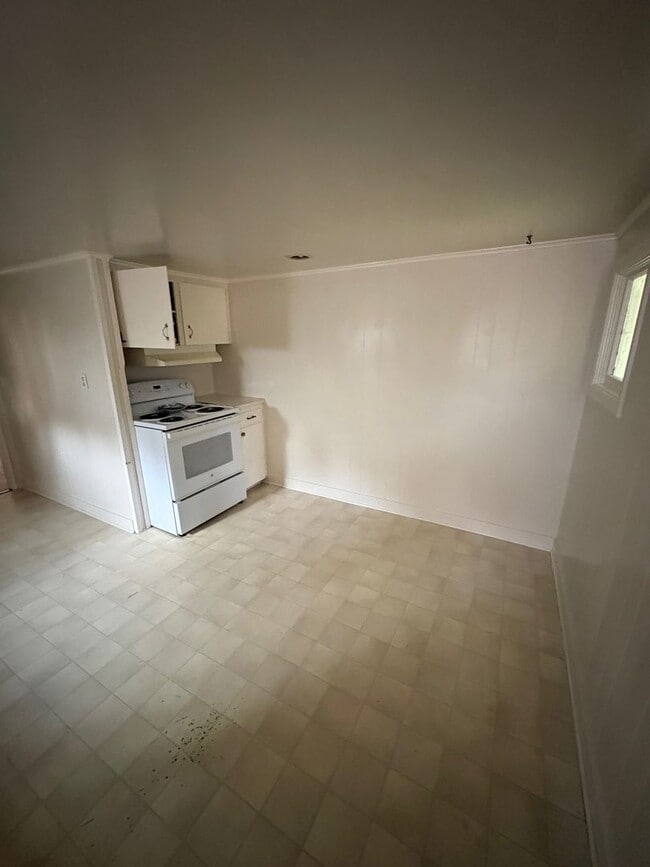 Building Photo - 00110-751/755 River RD