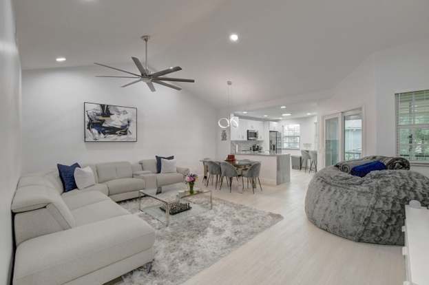 Building Photo - 6553 Via Regina