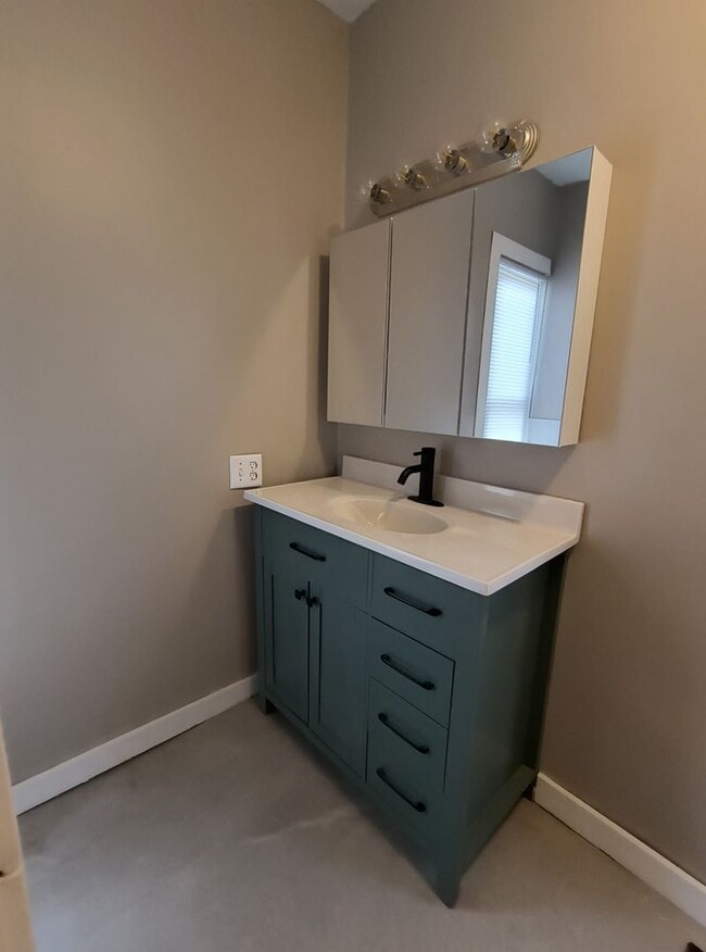 Building Photo - 3bd 1ba House