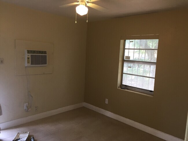 Building Photo - Large 3-2 with a carport