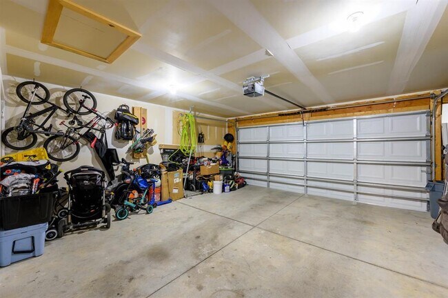 Building Photo - 1827 E 69th Ct N