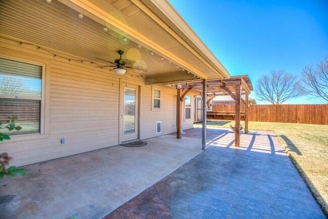 Building Photo - 4720 Pinon Ridge Dr