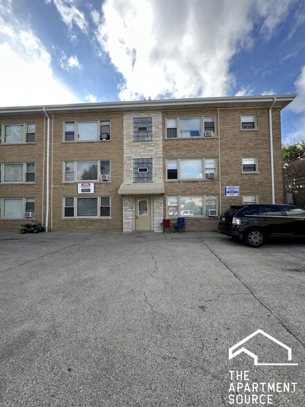 Building Photo - 7632.5 N Milwaukee Ave