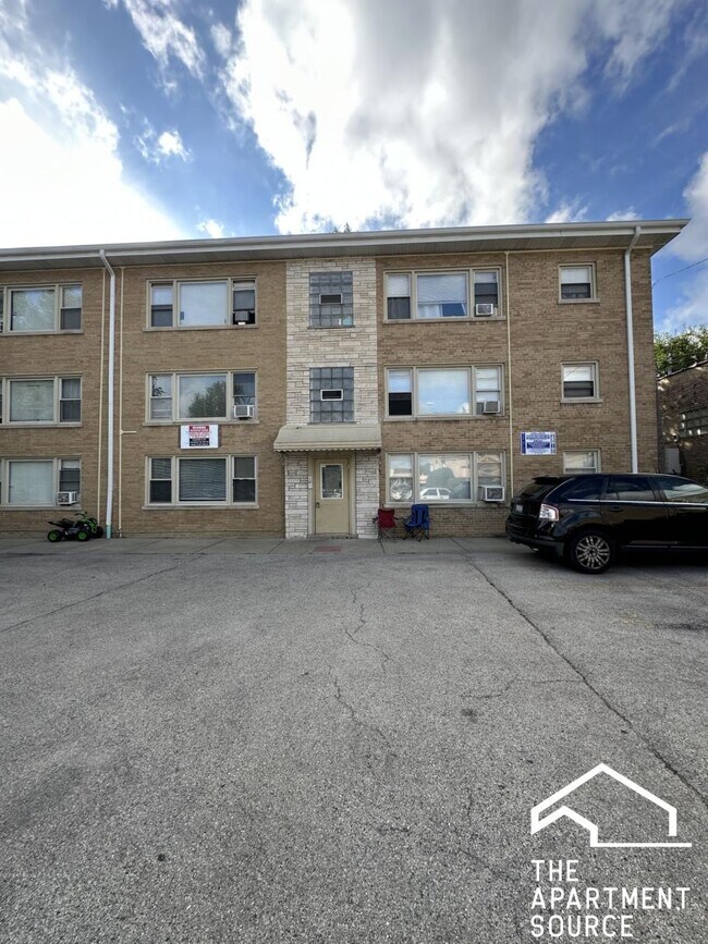 Building Photo - 7632.5 N Milwaukee Ave