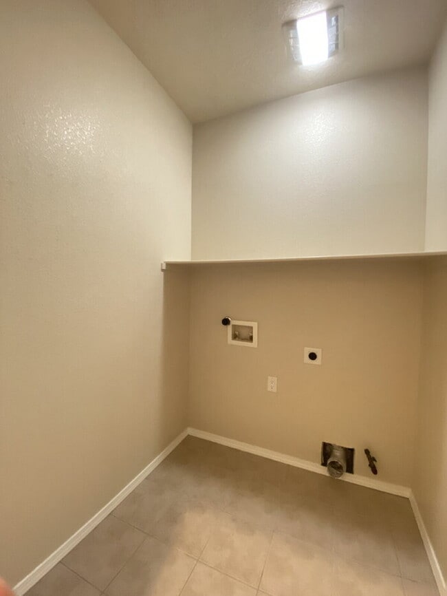 Building Photo - Gated Community - 2BR/Office