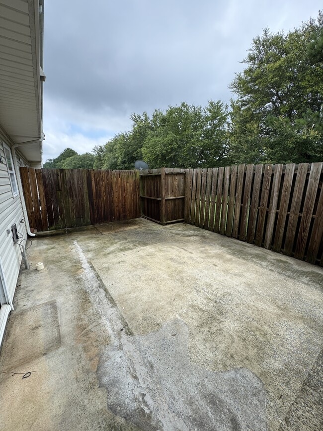 Building Photo - 2345 Vineyard Dr