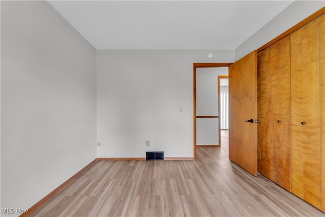 Building Photo - 1021 Larchview Dr