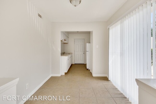 Building Photo - 830 Arlington River Dr