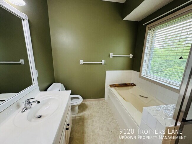 Building Photo - 9120 Trotters Ln