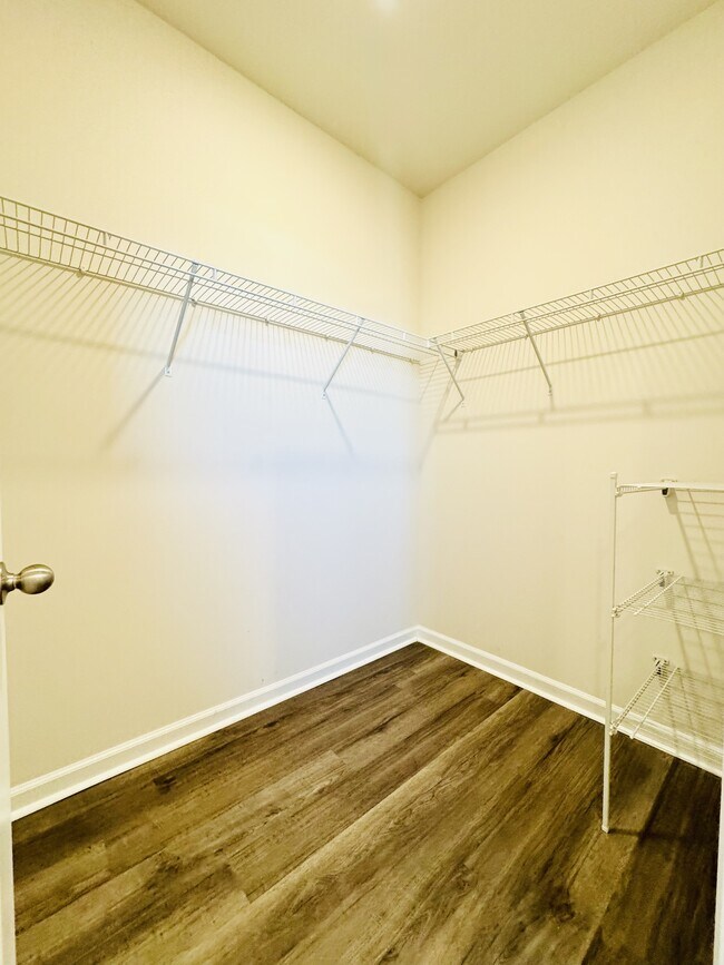 Building Photo - 1805 Castlebay Dr