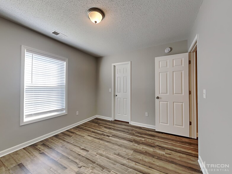 Building Photo - 455 Hunters Crossing Dr
