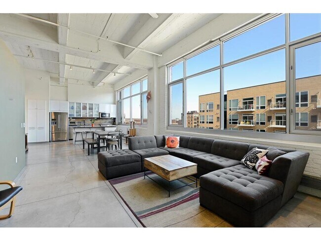 Building Photo - 700 N Washington Ave