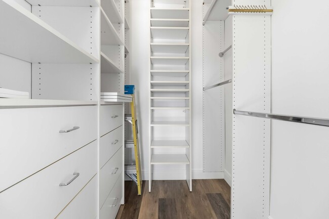 Building Photo - Beautiful Condo