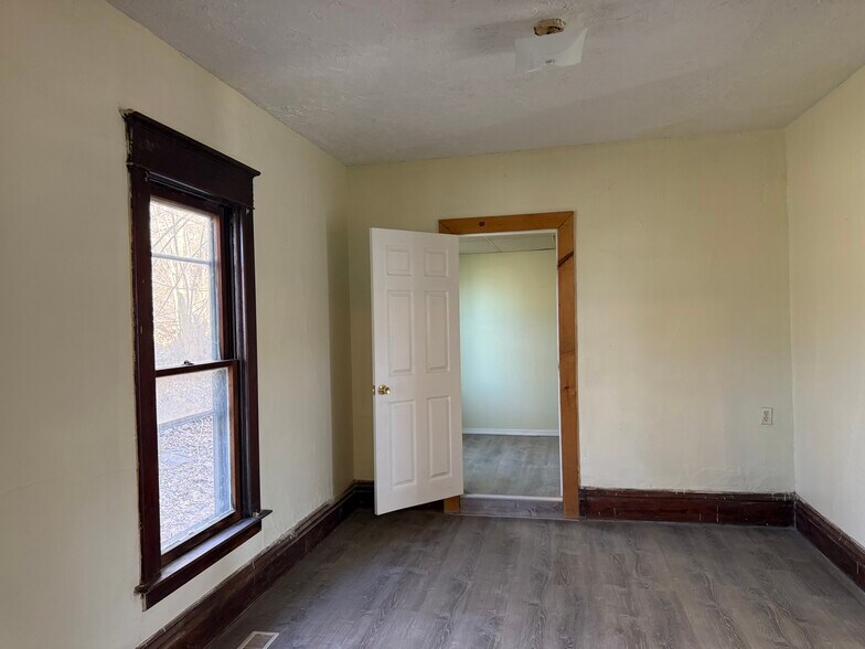 Building Photo - 97 Glenview Ave