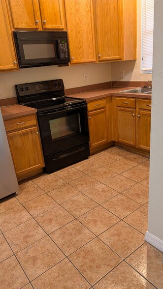 Building Photo - 2039 Fiesta Ridge Ct