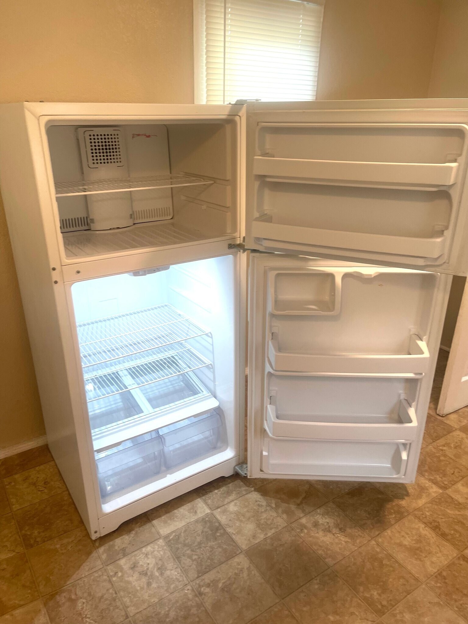 Building Photo - 606 W 4th Ave