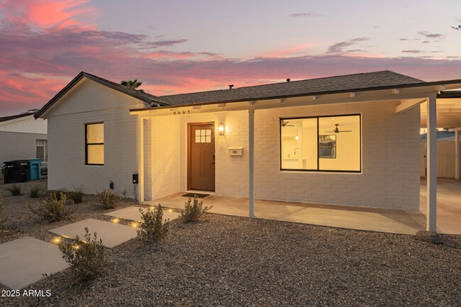 Building Photo - 9042 N 3rd Ave