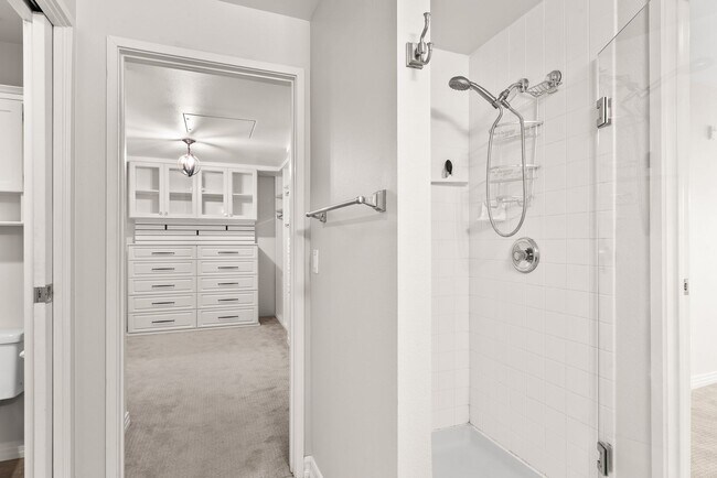 Building Photo - Walkable Little Italy Living – 3BR/3BA with Gated Parking