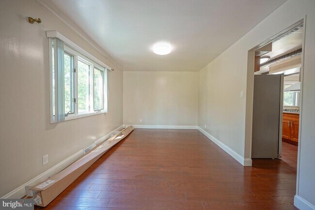 Building Photo - 701 Crestbrook Ave