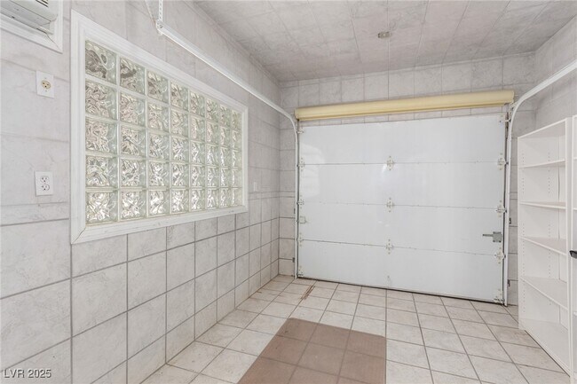 Building Photo - 3030 Cooper Creek Dr