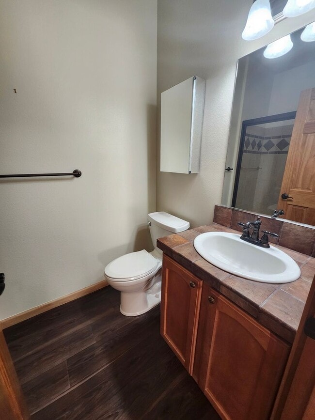 Building Photo - Tuscan-Style Townhome for Rent – Prime Ken...