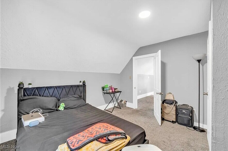 Building Photo - 504 W 21st St