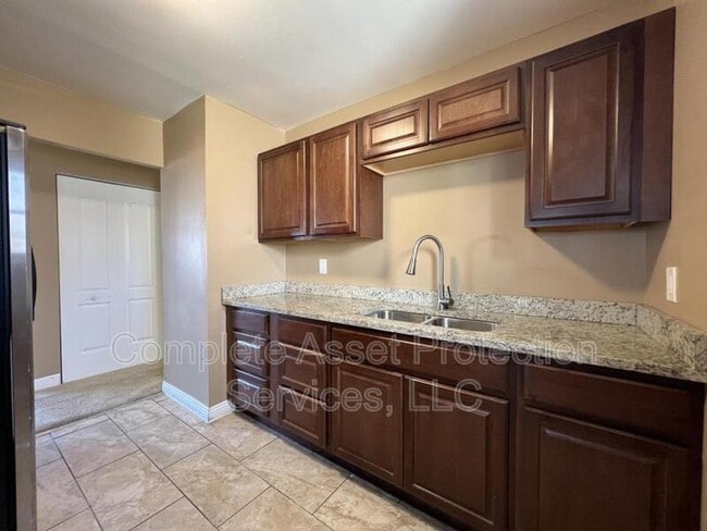 Building Photo - 7728 Catalpa Ave