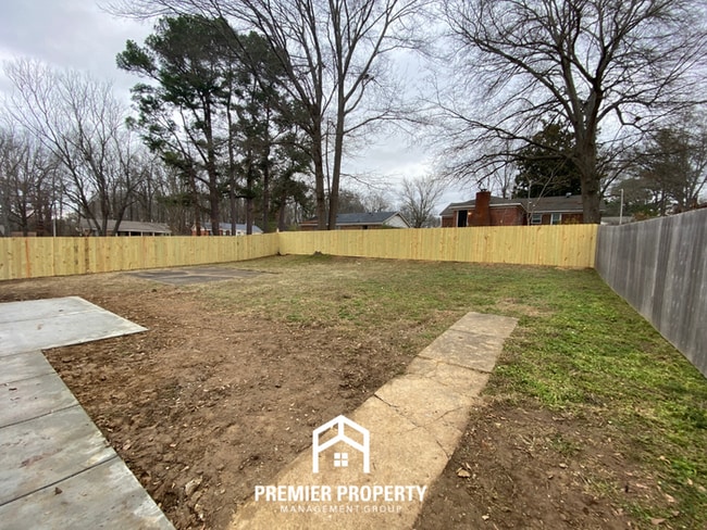 Building Photo - Charming 3BR Memphis Home with Hardwood Floors & Fenced Backyard