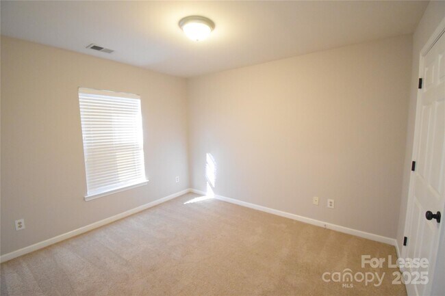 Building Photo - 6827 Braddock Ln