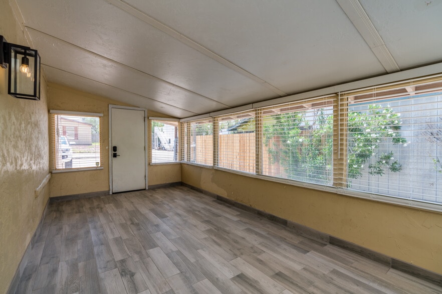 Building Photo - 1132 E Florita St