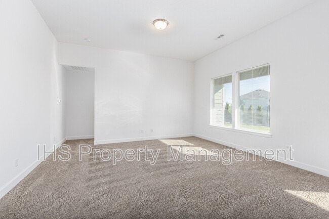 Building Photo - 1127 S Blueberry Pl