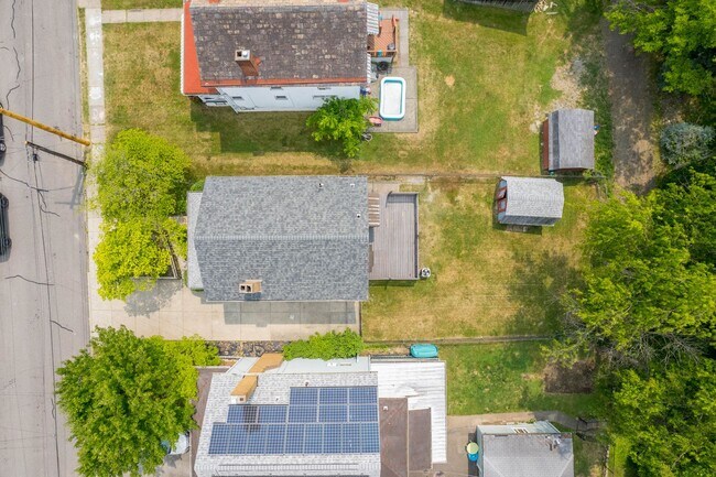 Building Photo - AVAILABLE MAY 1ST! GORGEOUS 3 BEDROOM IN CARNEGIE!!