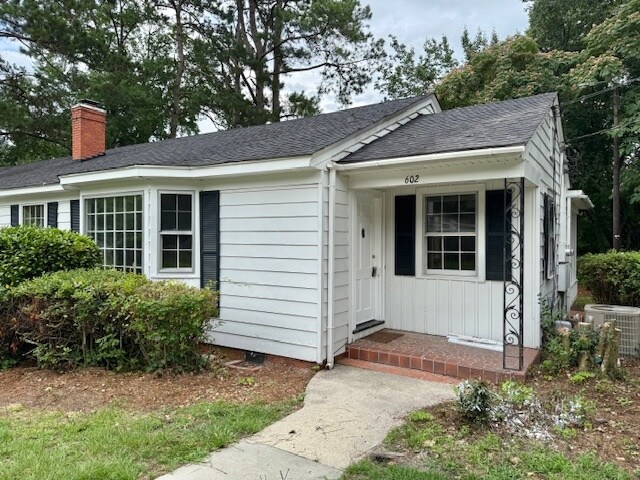 Building Photo - 602 W Cedar St
