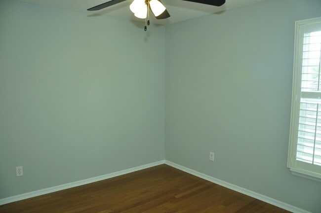 Building Photo - 607 Nadina Pl