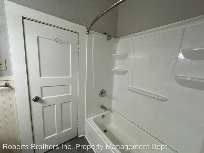 Building Photo - 2 br, 1 bath House - 207 NW 1st Street