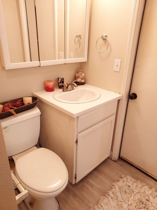 Building Photo - Four bedroom w/ Studio