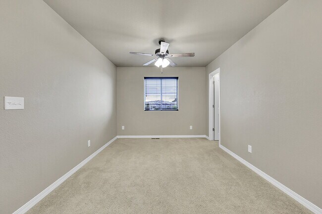 Building Photo - $2,795 - 3 Bed, 2.5 Bath Home with Fenced ...