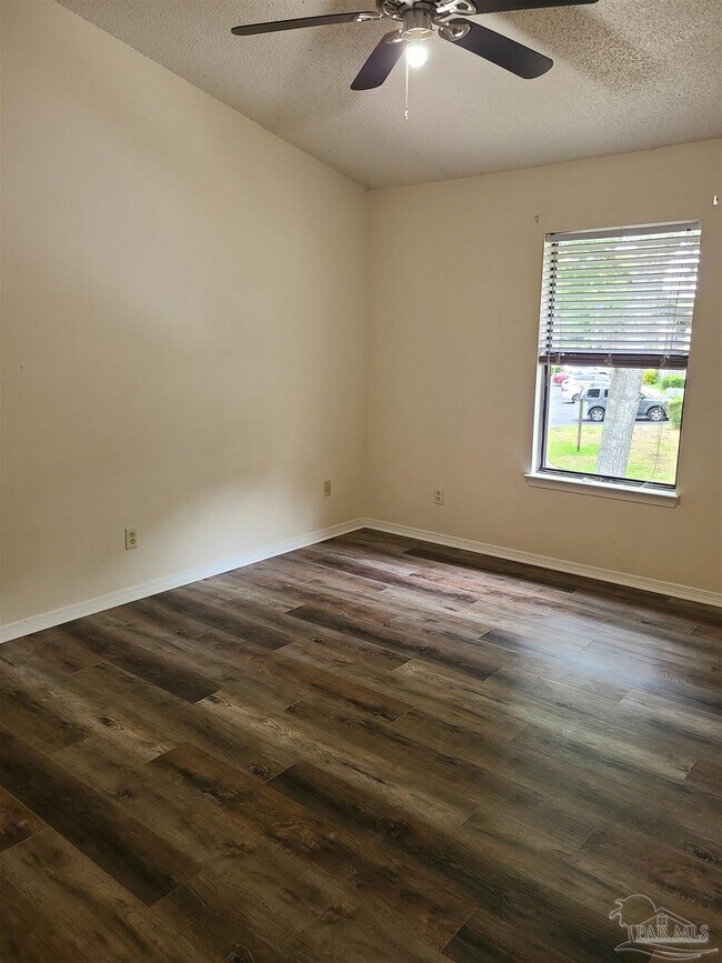 Building Photo - 2201 Scenic Hwy