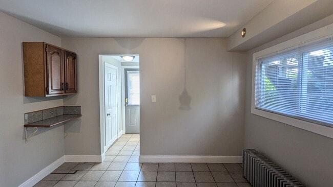 Building Photo - 2 Silver Pl